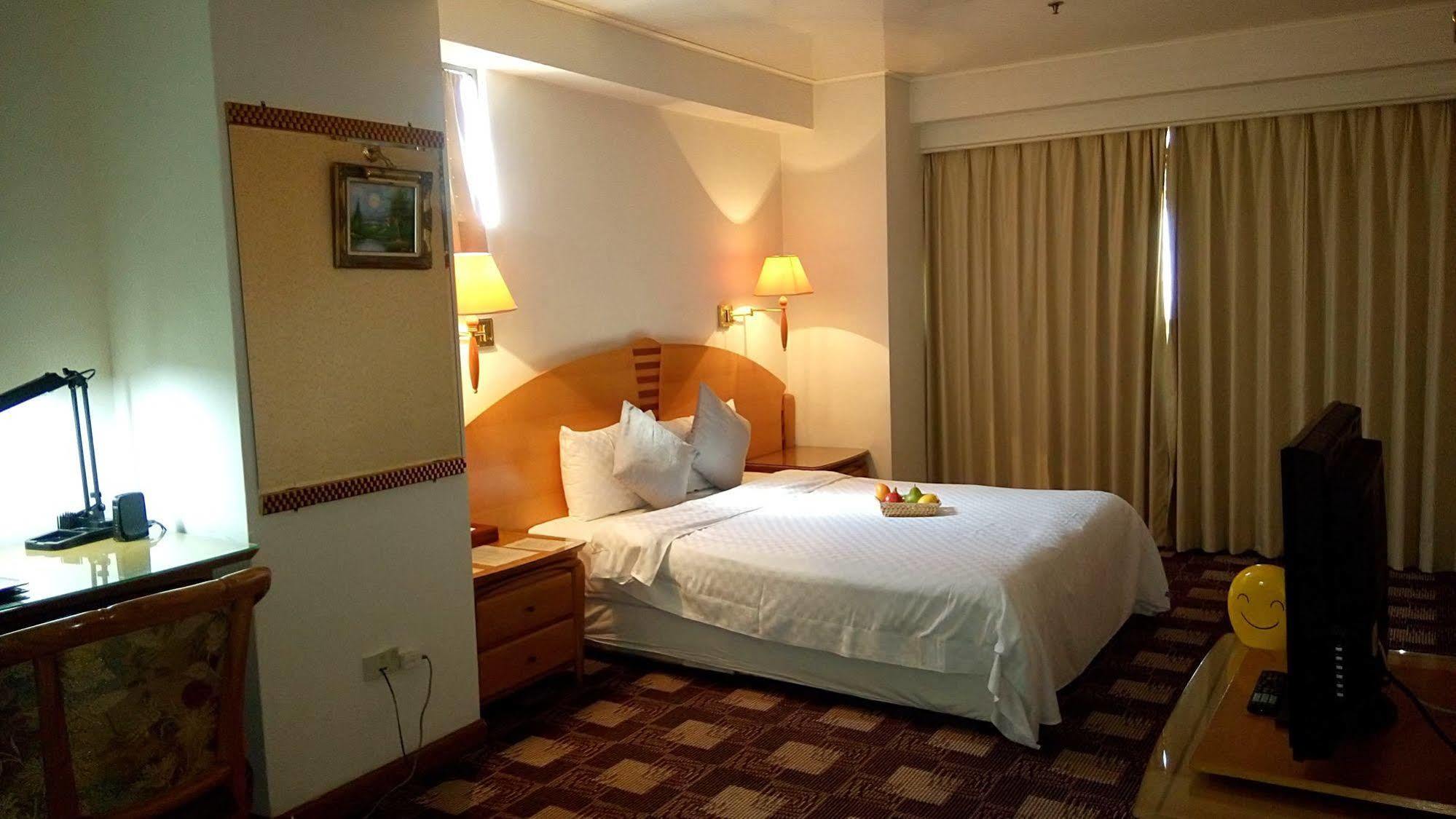 Berkeley Business Hotel Zhongzheng Hsinchu Exterior foto