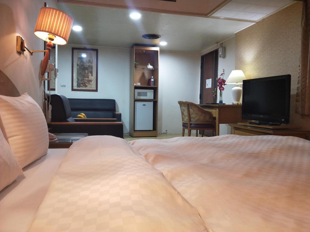 Berkeley Business Hotel Zhongzheng Hsinchu Exterior foto